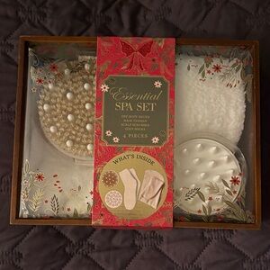 Essentials Spa Set - Red, White, and Tan